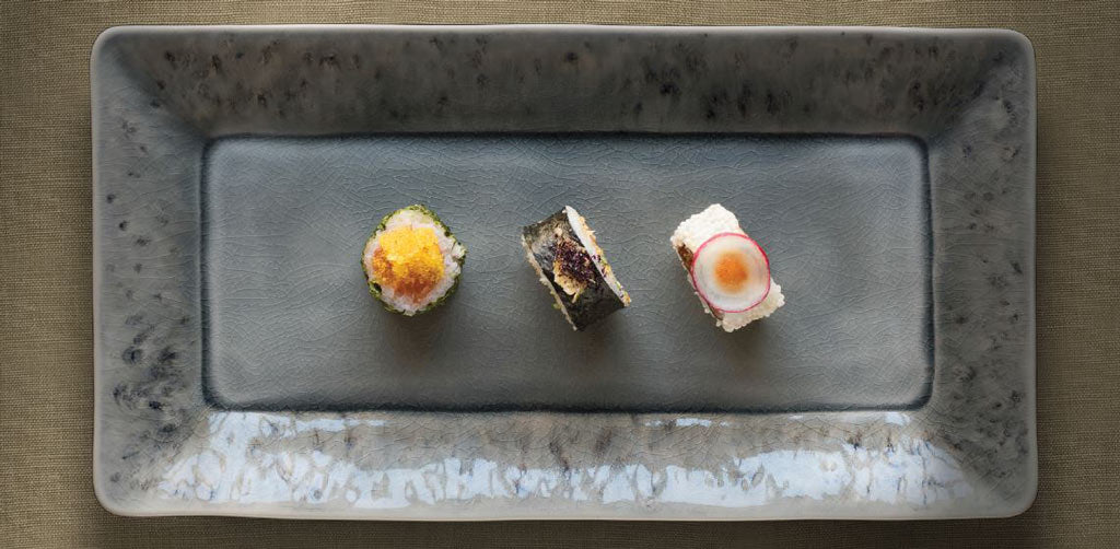 ASSIETTE DE SERVICE EN GRÈS - COULEUR GRISE- COSTA NOVA