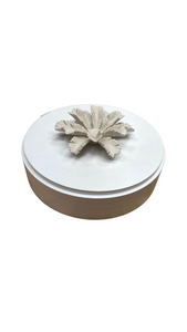 Boite decorative en bois laqué blanc avec fleur en céramique 20 cm-  ANOQ