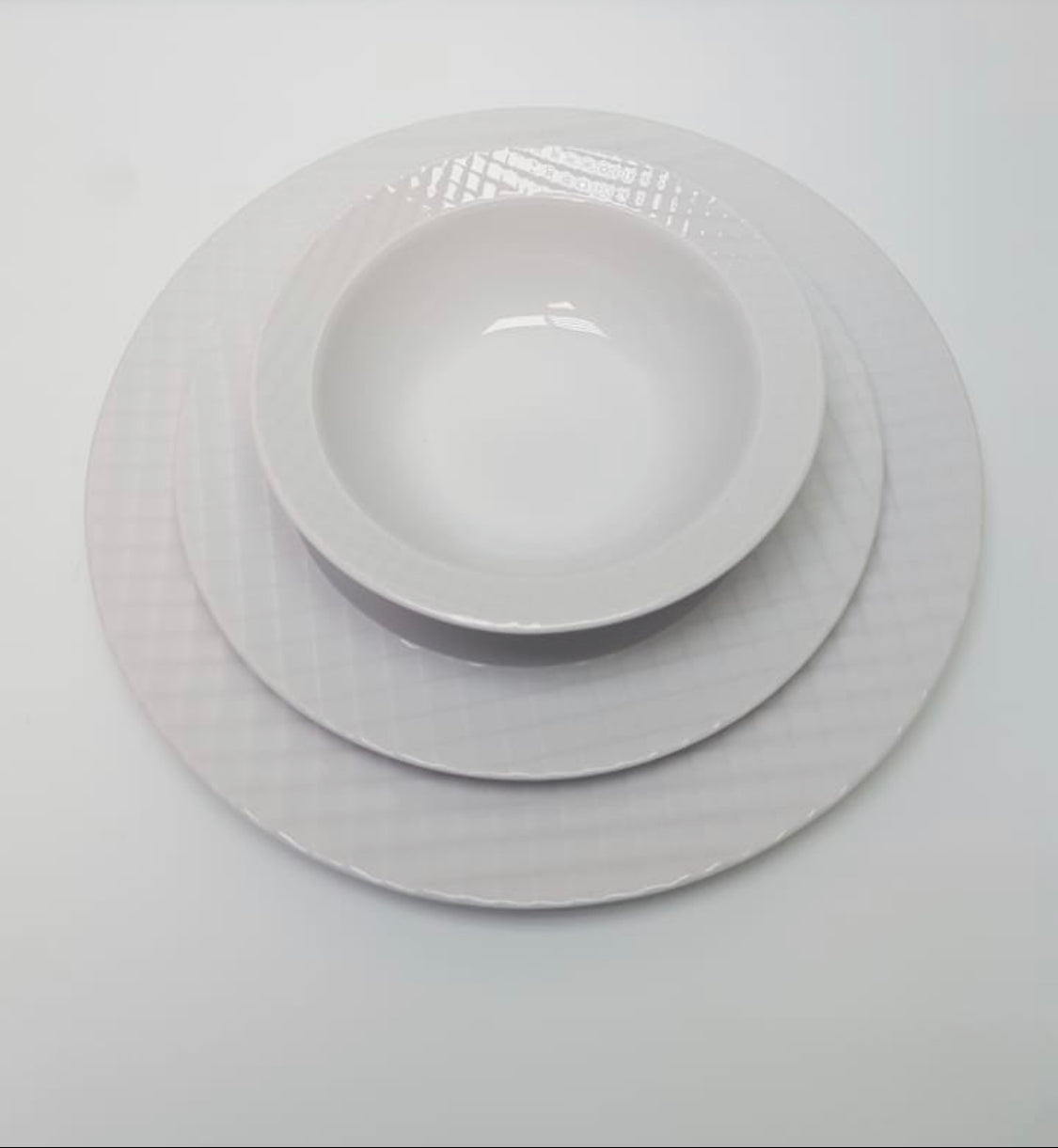 Service de porcelaine blanche- 18 pieces