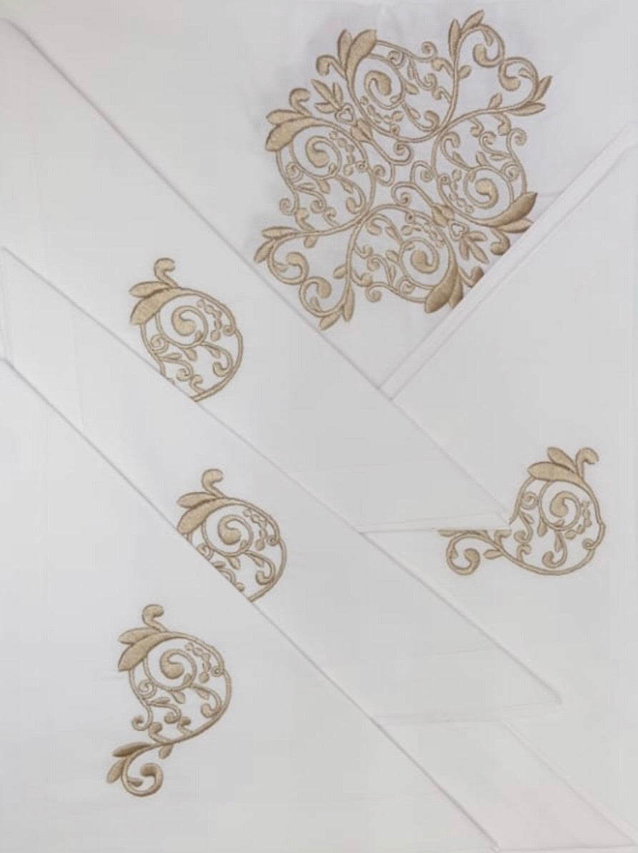 Nappe en coton brodée- Motif HANNA